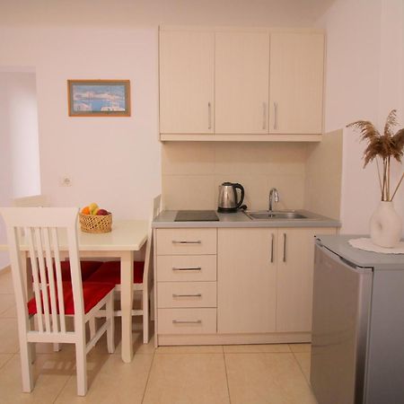 Afrimi Relax Apartments Sarandë エクステリア 写真