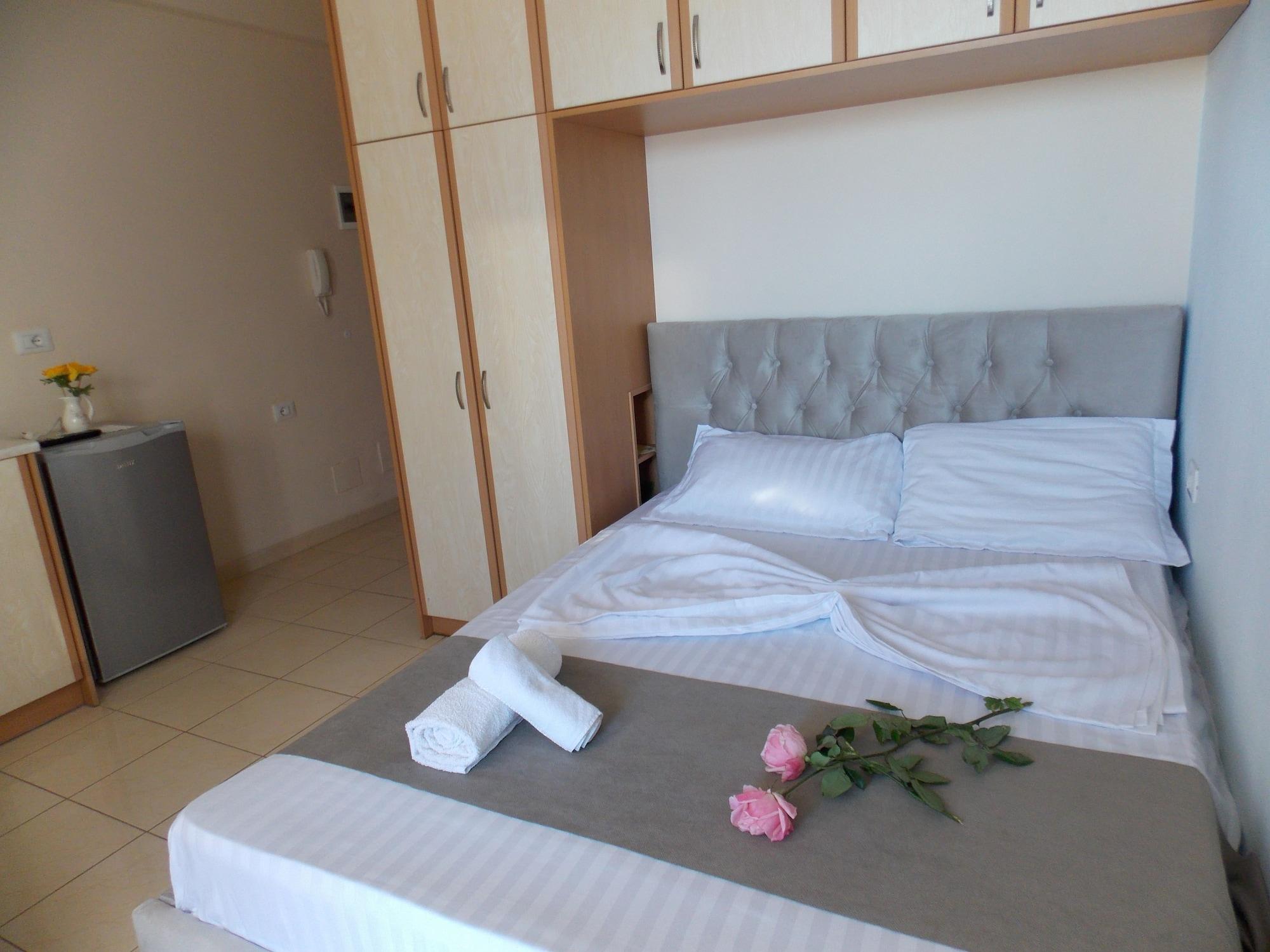 Afrimi Relax Apartments Sarandë エクステリア 写真