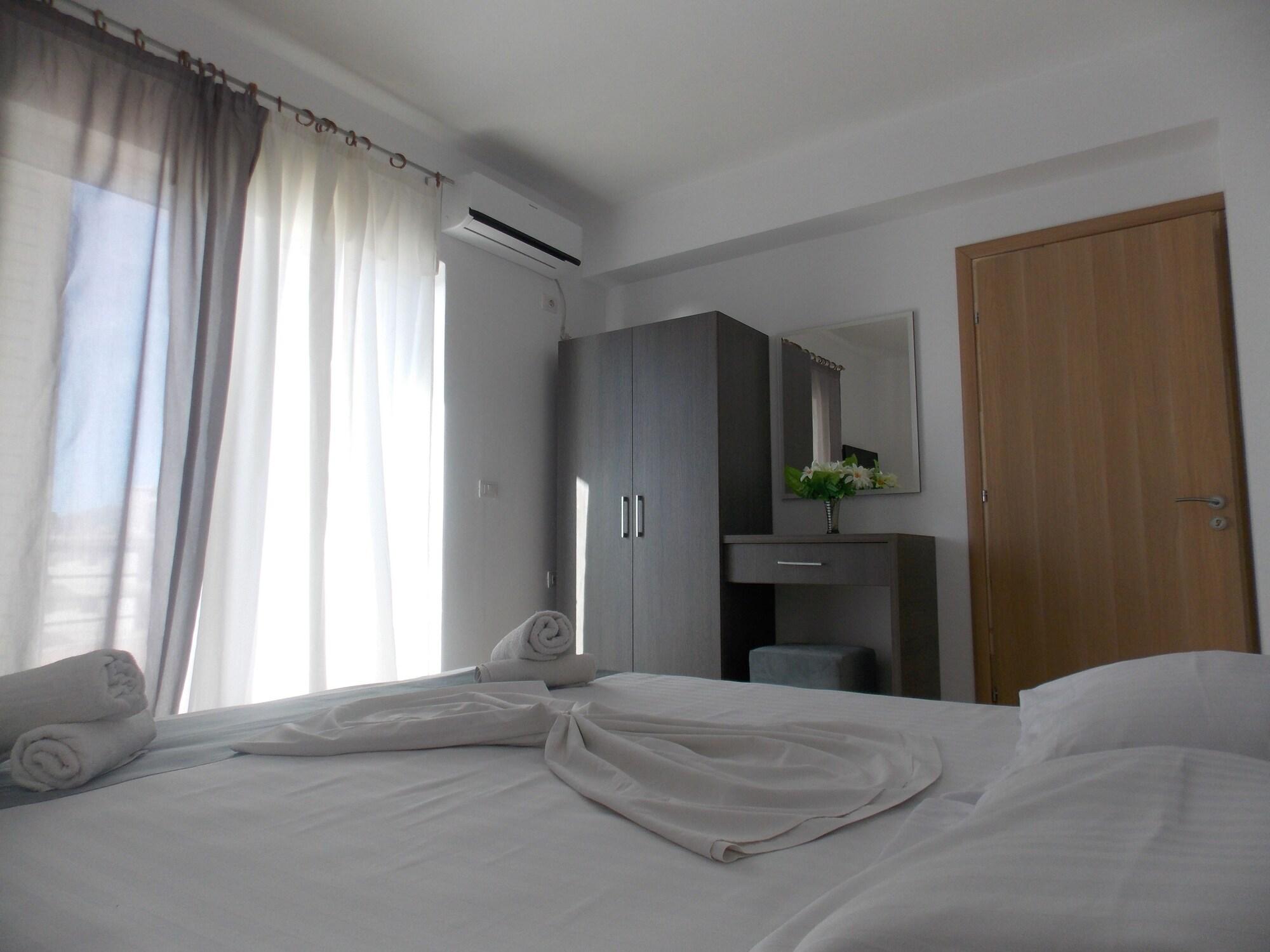Afrimi Relax Apartments Sarandë エクステリア 写真