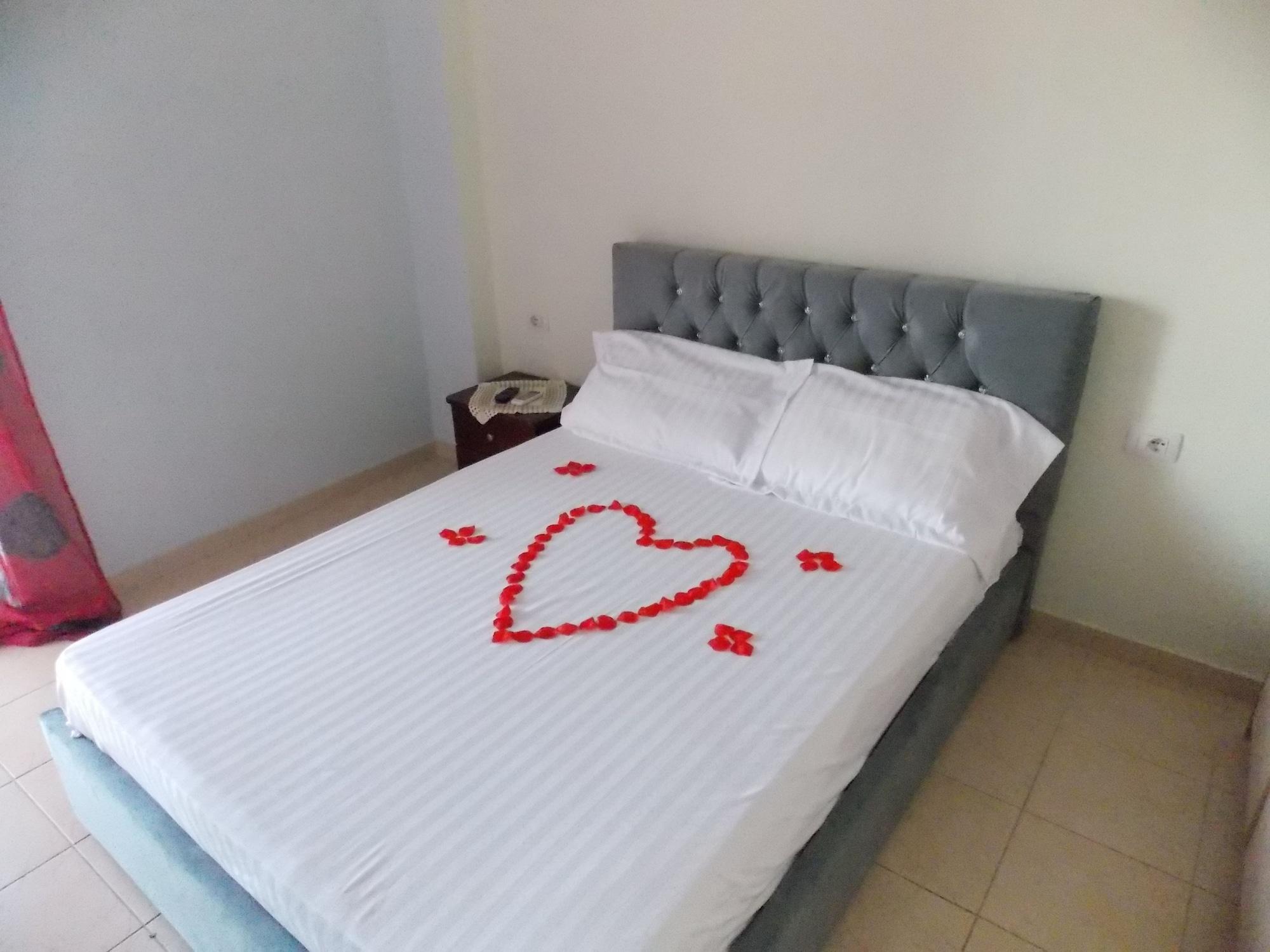 Afrimi Relax Apartments Sarandë エクステリア 写真