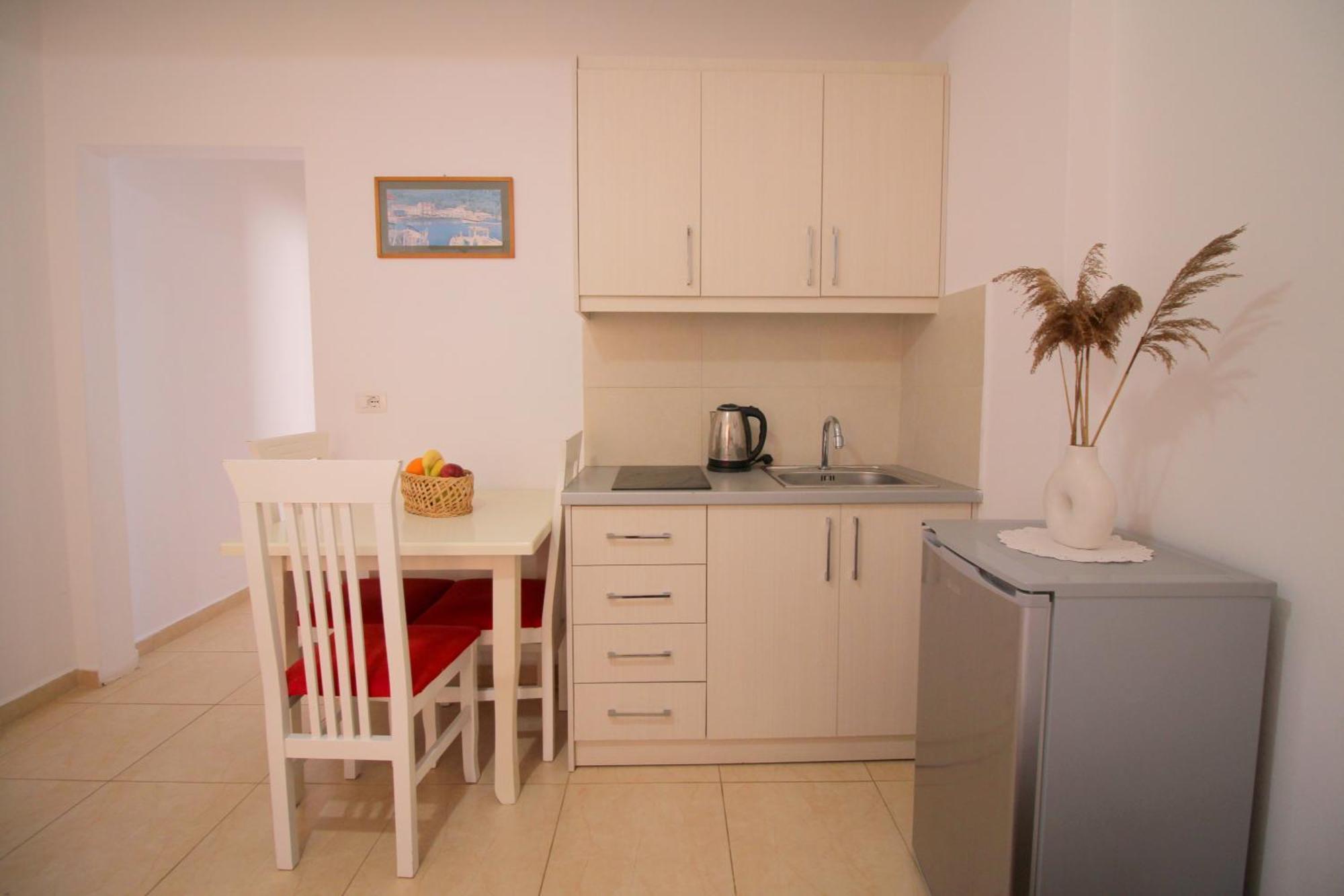 Afrimi Relax Apartments Sarandë エクステリア 写真