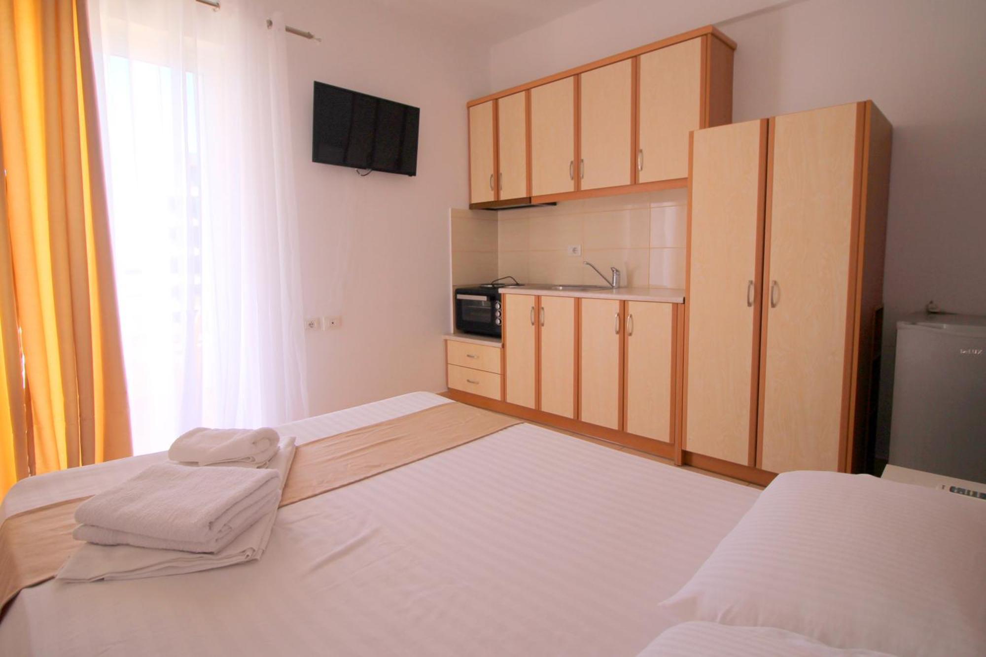 Afrimi Relax Apartments Sarandë エクステリア 写真