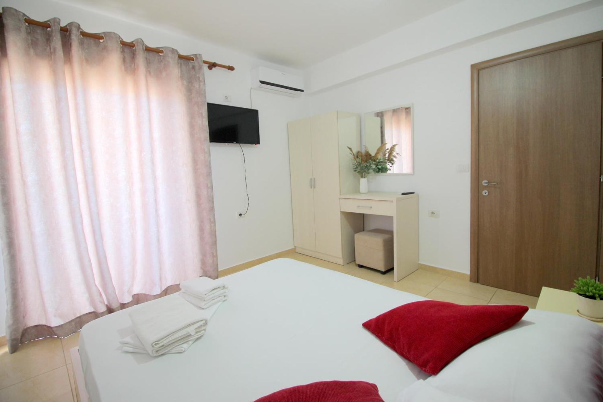 Afrimi Relax Apartments Sarandë エクステリア 写真