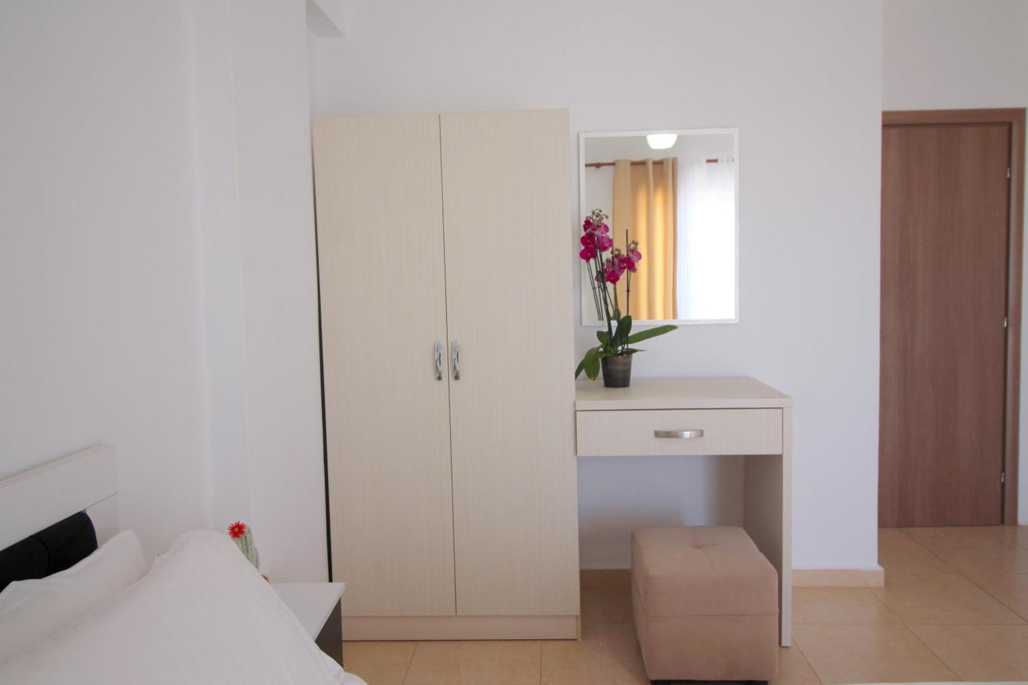 Afrimi Relax Apartments Sarandë エクステリア 写真
