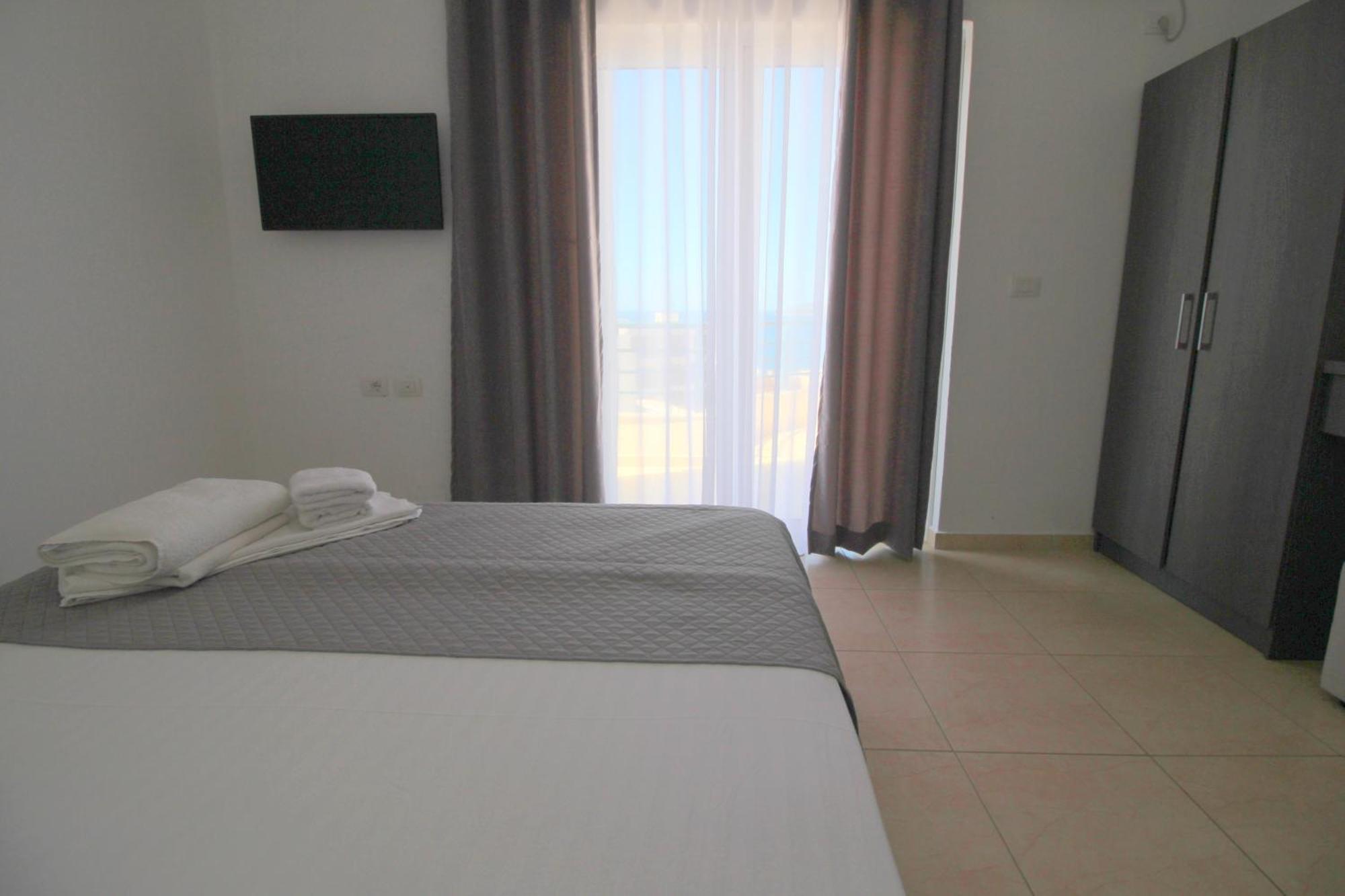 Afrimi Relax Apartments Sarandë エクステリア 写真