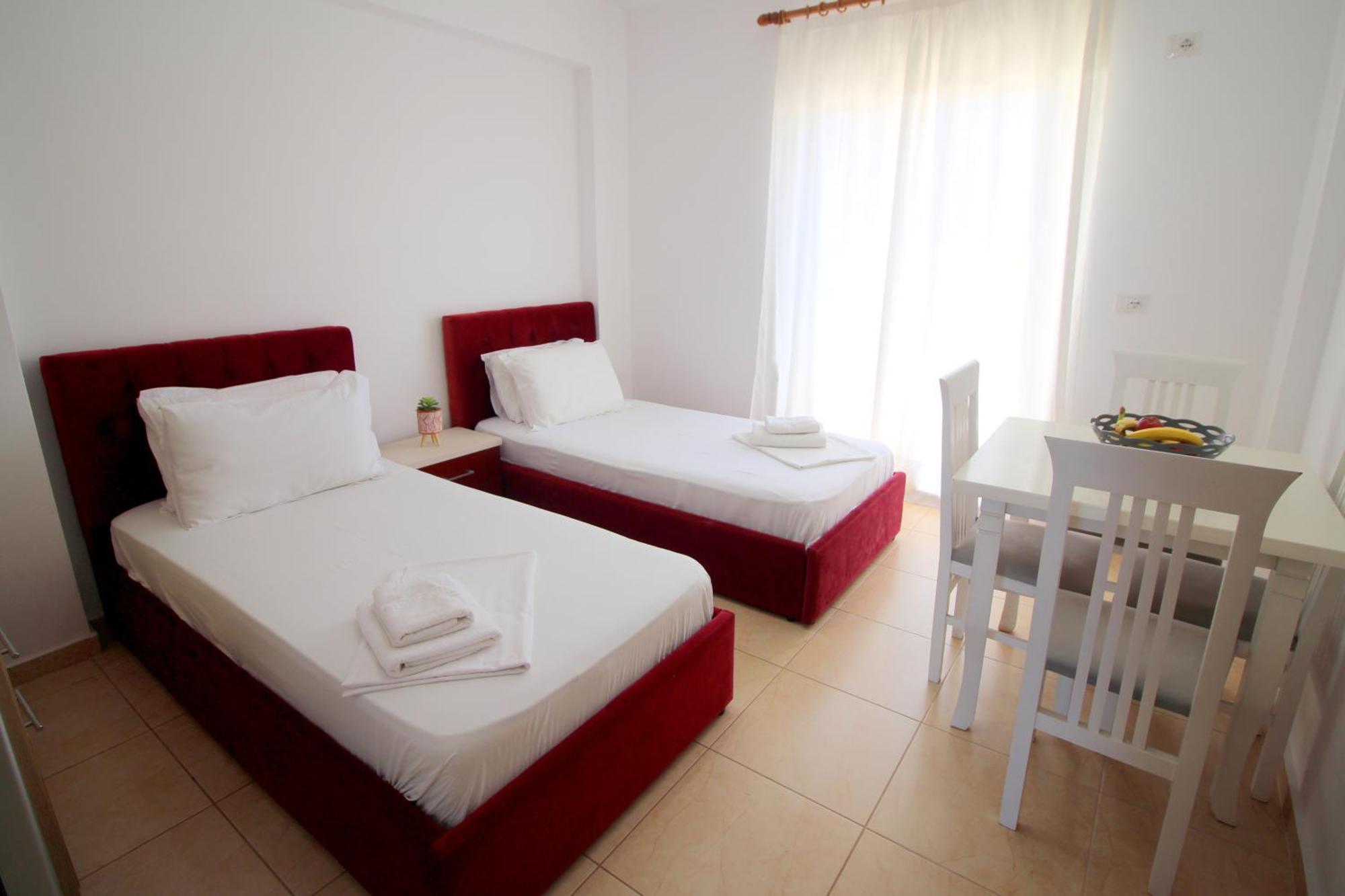 Afrimi Relax Apartments Sarandë エクステリア 写真