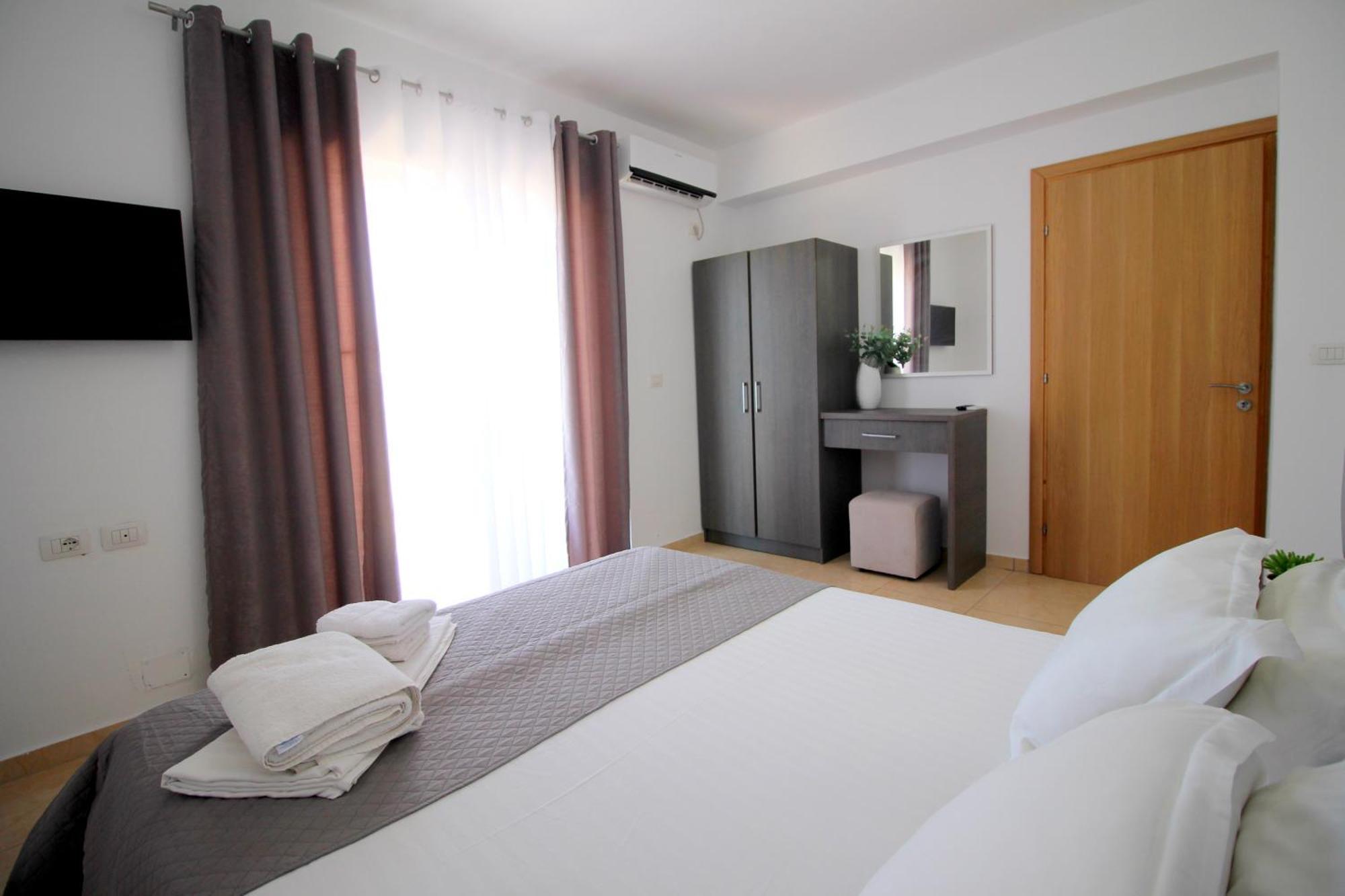 Afrimi Relax Apartments Sarandë エクステリア 写真